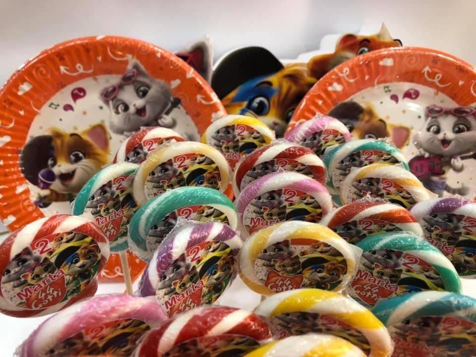20 LECCA LECCA 44 GATTI CON ALZATA E BOLLINO PERSONALIZZATO - immagine 3